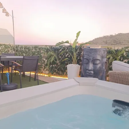Atico Deluxe Jacuzzi La Cala דירה בנידורם